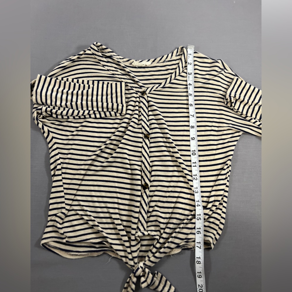Pinc Cream And Black Stripped Woman’s Small Knot Button Up Top - Picture 7 of 8